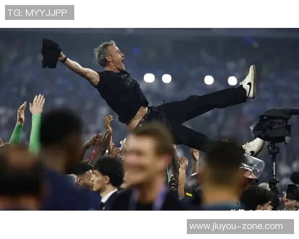 巴黎圣日耳曼大胜曼联五球零封全场数据分析引发热议