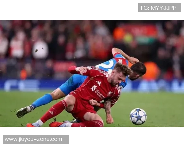 英超激战：里昂与巴萨战平引发争议判罚引爆全场热议